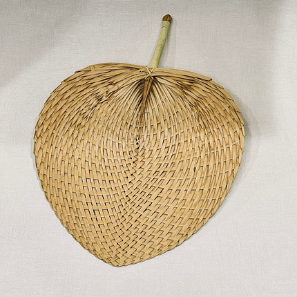 Vintage Heart Shaped Raffia Fan Bamboo Woven Handheld Palm Leaf Decor