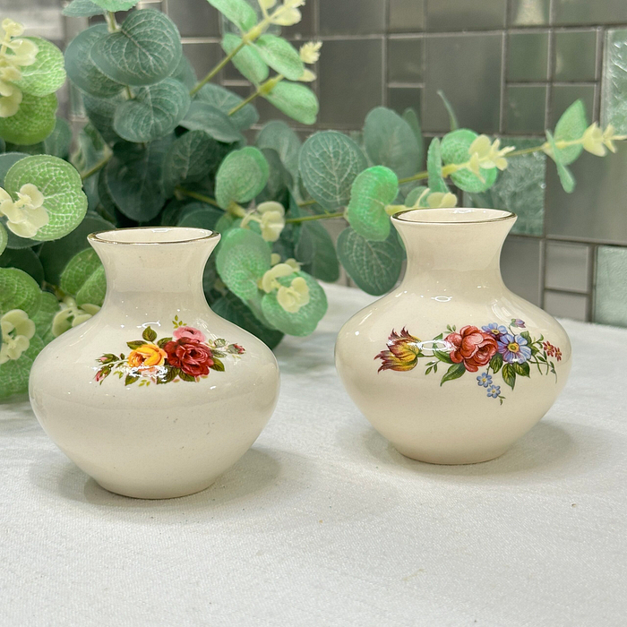 Title: Pair Sadler 103 Bud Vases Floral Bulbous Shape Gold Trim