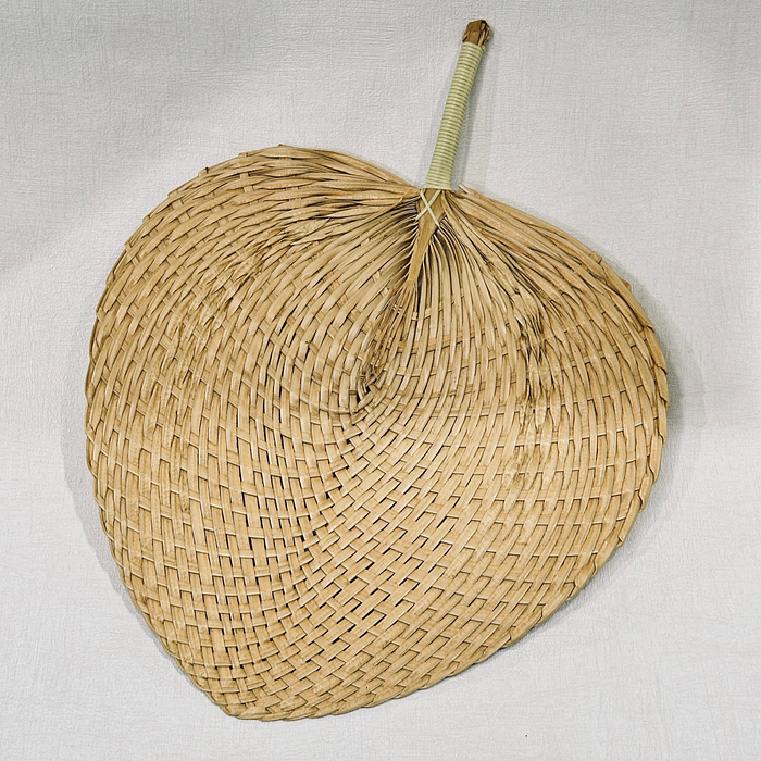 Vintage Heart Shaped Raffia Fan Bamboo Woven Handheld Palm Leaf Decor