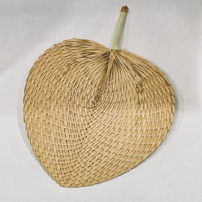 Vintage Heart Shaped Raffia Fan Bamboo Woven Handheld Palm Leaf Decor