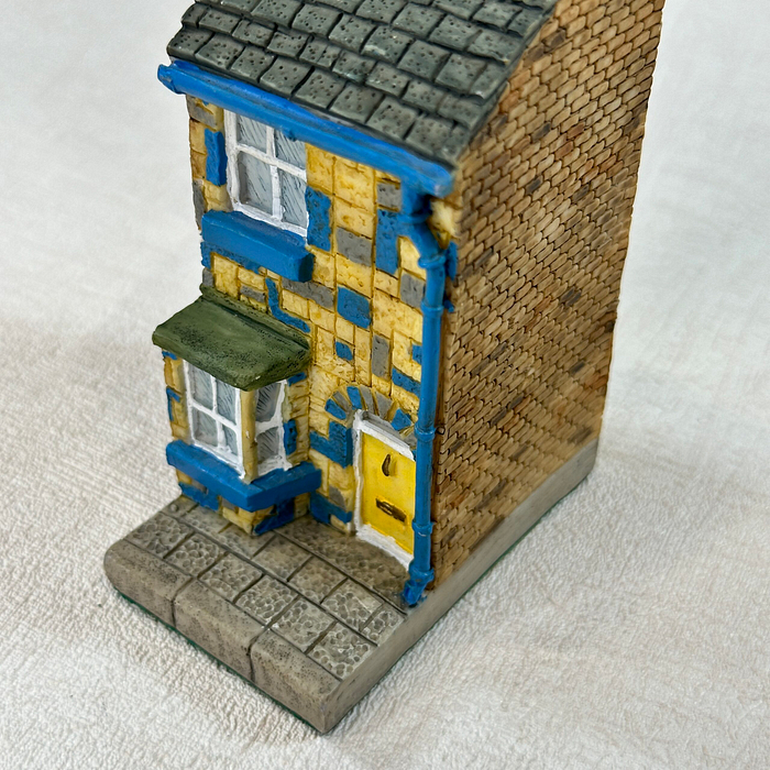 Vintage John Hine Coronation Street No. 9 House 1995 Collectable