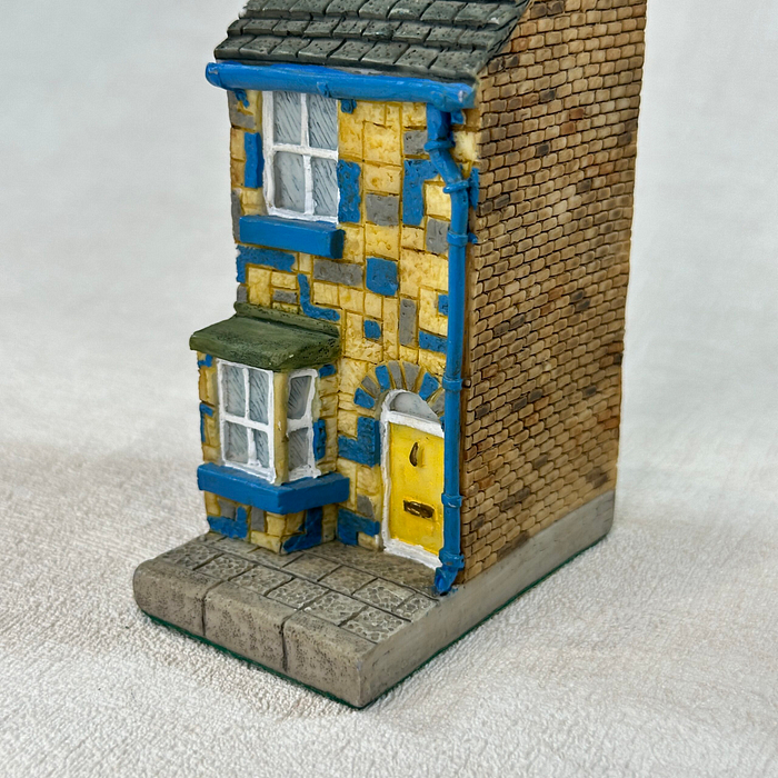 Vintage John Hine Coronation Street No. 9 House 1995 Collectable