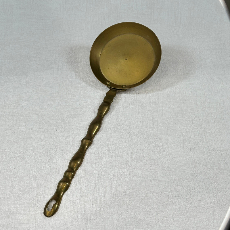 Vintage Brass Bed Warmer Pan Long Handle Wall Decor Antique Style